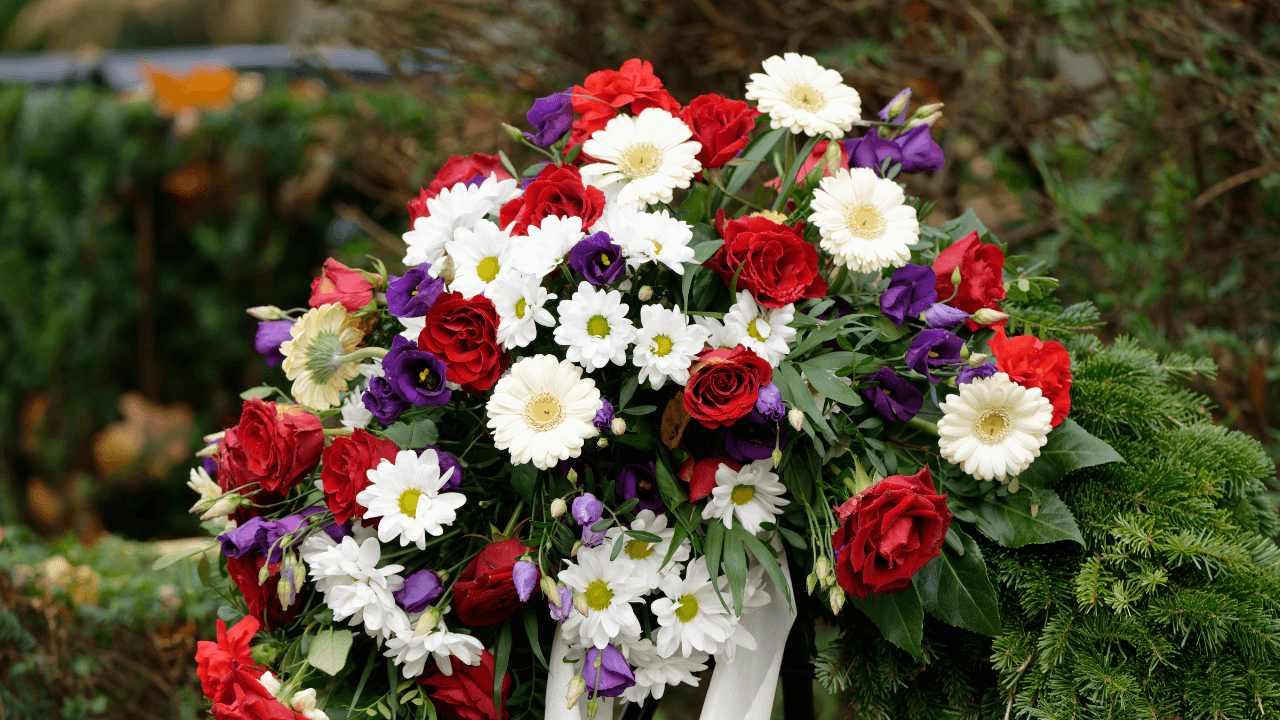 Read more about the article Coroane Funerare: Simboluri de Respect și Adio